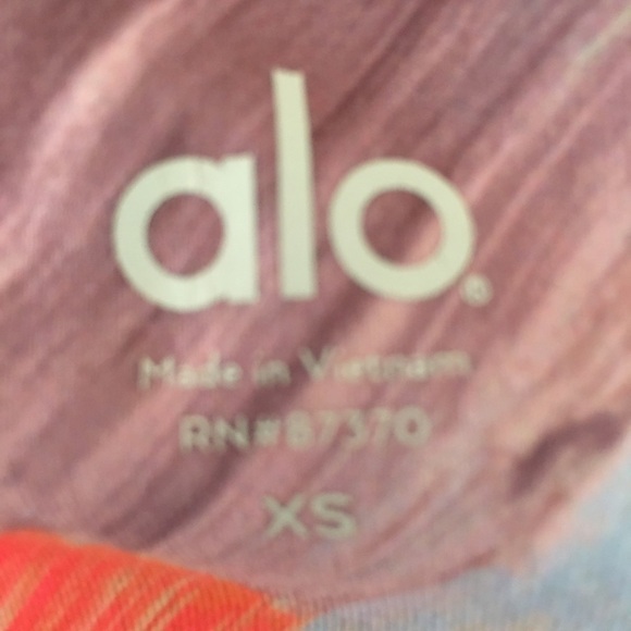 ALO Yoga Airbrush Capri Leggings Modernist Multi Size XS - Picture 9 of 10